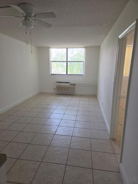 2401 RIVERSIDE APT 306 LIVINGROOM 1
