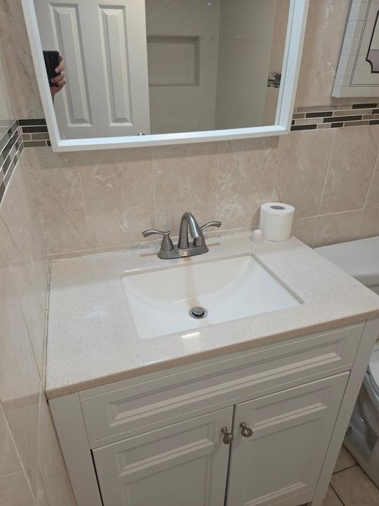 2401 RIVERSIDE APT 306 BATHROOM 2