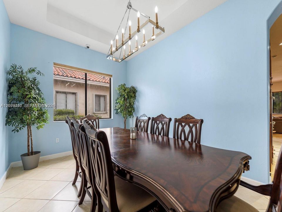 For Sale: $910,000 (5 beds, 4 baths, 3061 Square Feet)