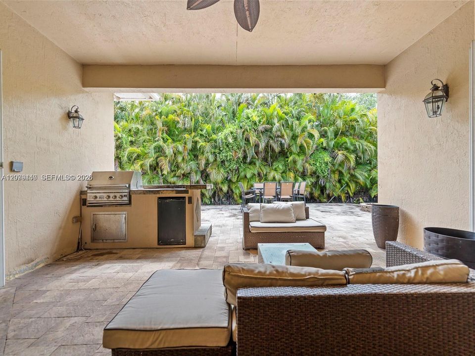 For Sale: $910,000 (5 beds, 4 baths, 3061 Square Feet)