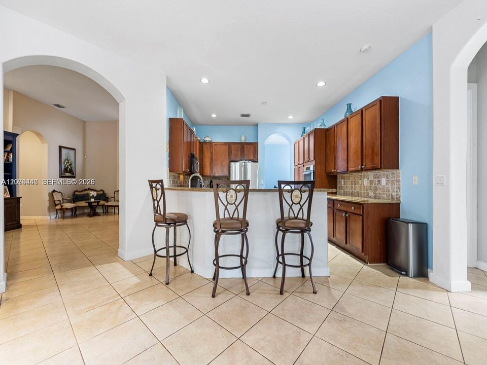 For Sale: $910,000 (5 beds, 4 baths, 3061 Square Feet)