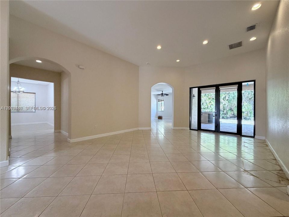For Sale: $910,000 (5 beds, 4 baths, 3061 Square Feet)
