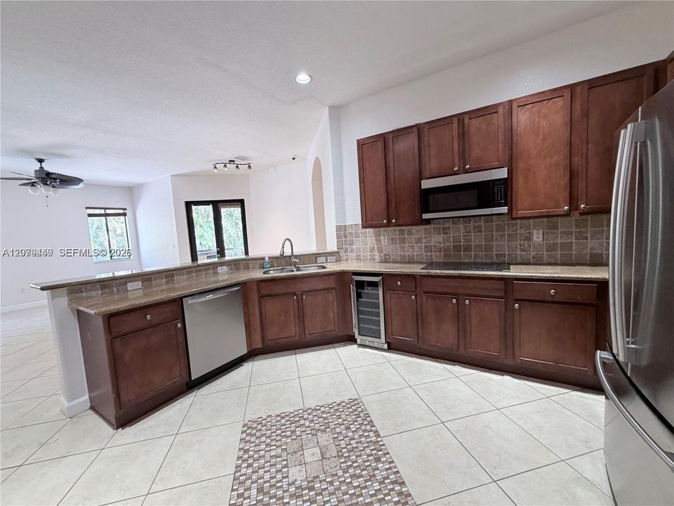 For Sale: $910,000 (5 beds, 4 baths, 3061 Square Feet)