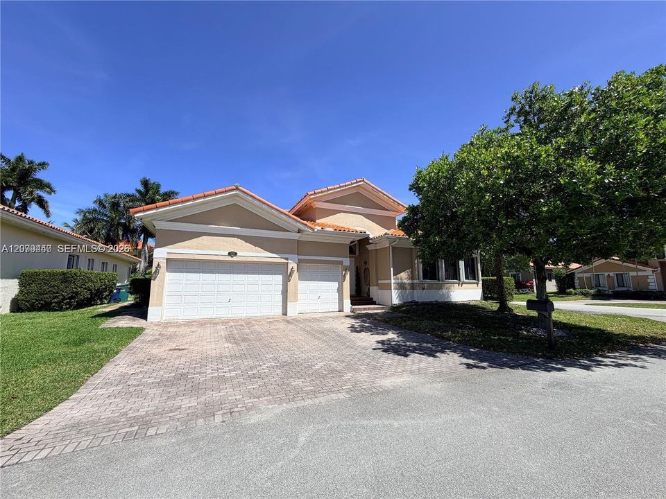 For Sale: $910,000 (5 beds, 4 baths, 3061 Square Feet)