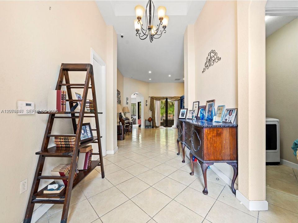 For Sale: $910,000 (5 beds, 4 baths, 3061 Square Feet)
