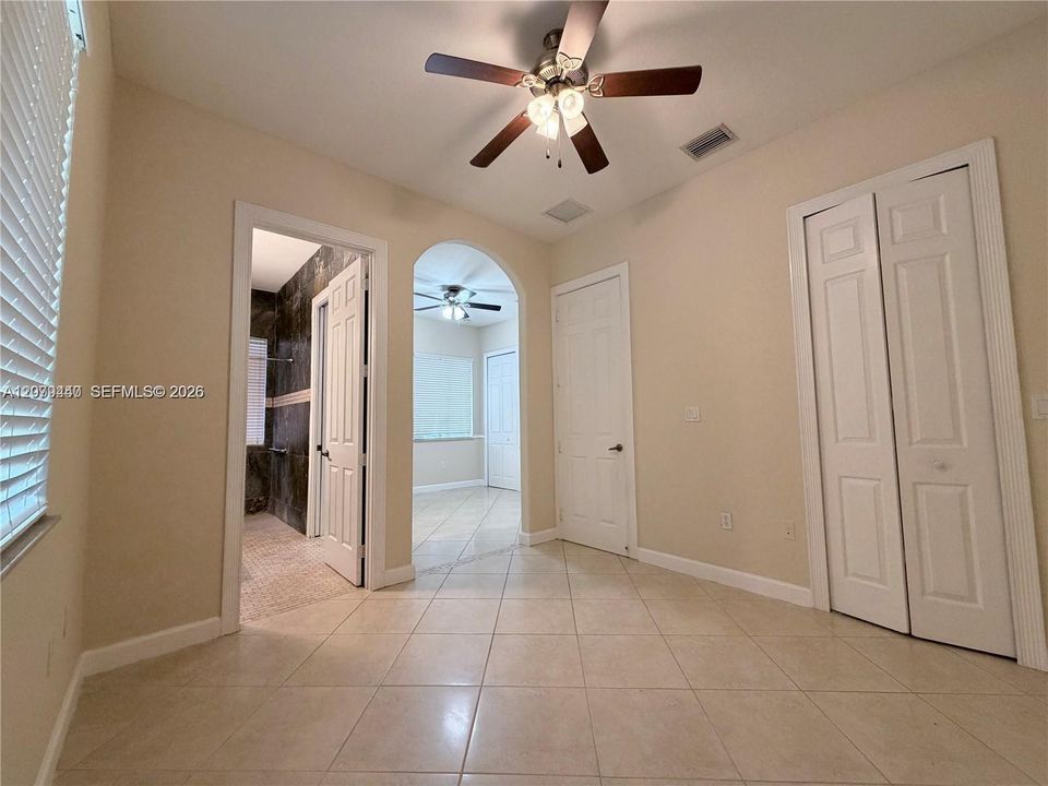 For Sale: $910,000 (5 beds, 4 baths, 3061 Square Feet)
