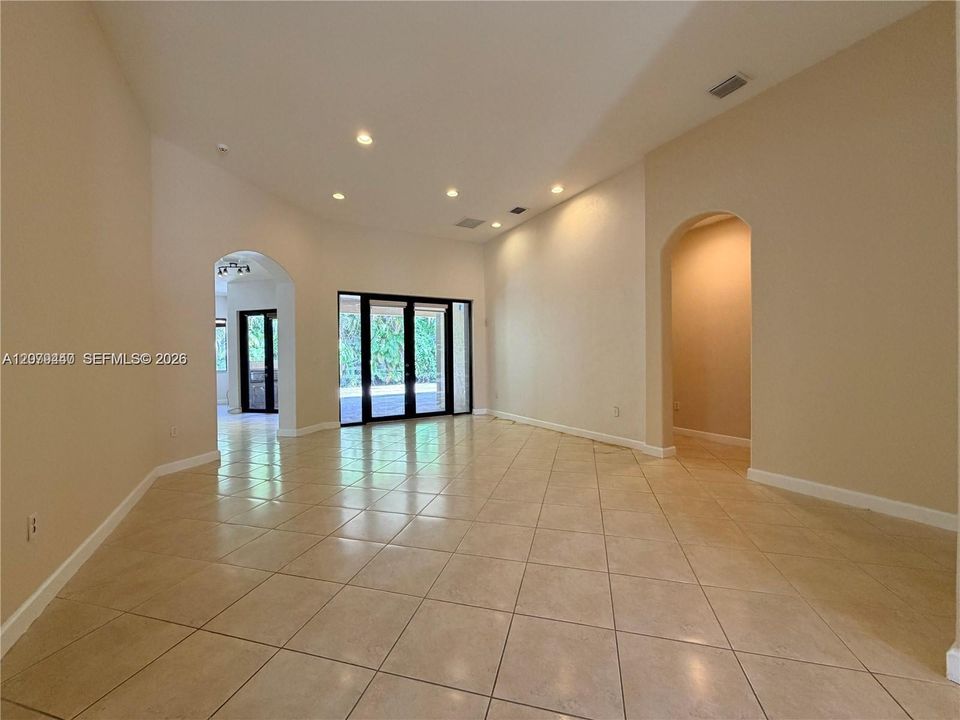 For Sale: $910,000 (5 beds, 4 baths, 3061 Square Feet)