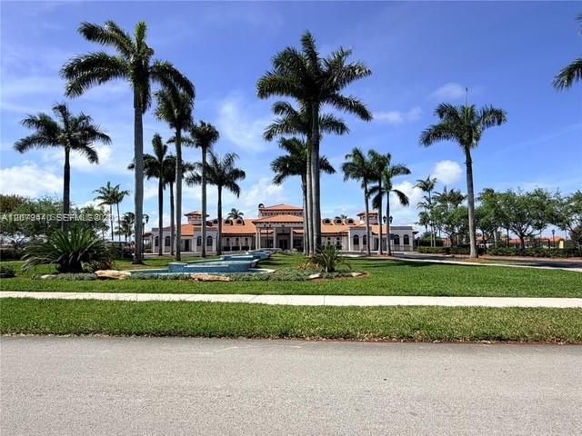 For Sale: $910,000 (5 beds, 4 baths, 3061 Square Feet)