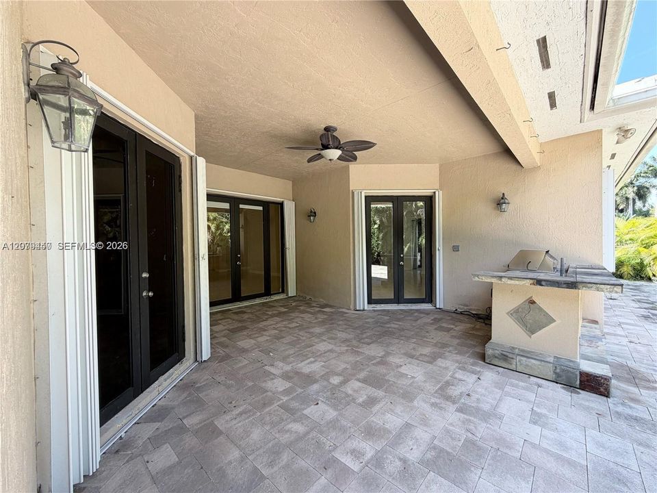 For Sale: $910,000 (5 beds, 4 baths, 3061 Square Feet)