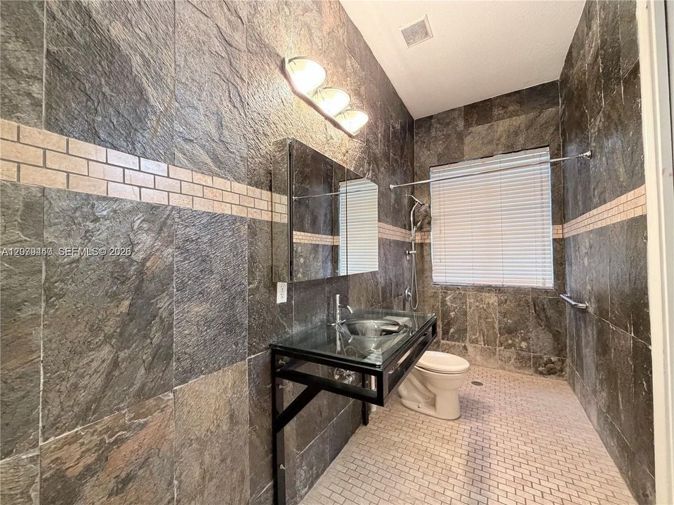 For Sale: $910,000 (5 beds, 4 baths, 3061 Square Feet)