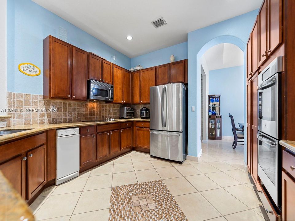 For Sale: $910,000 (5 beds, 4 baths, 3061 Square Feet)