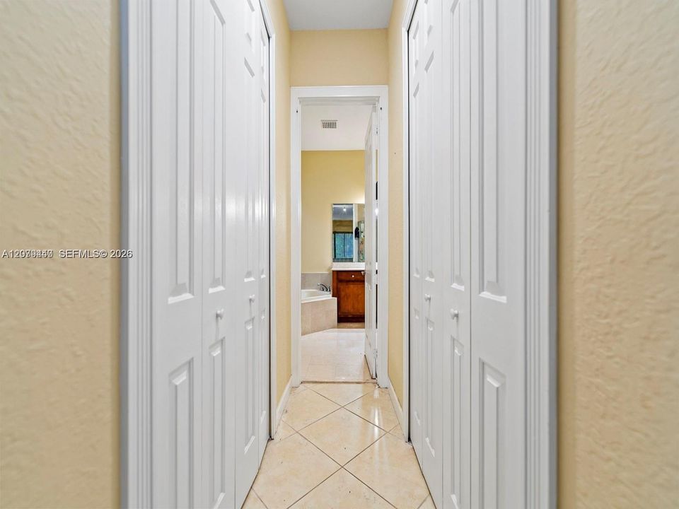 For Sale: $910,000 (5 beds, 4 baths, 3061 Square Feet)