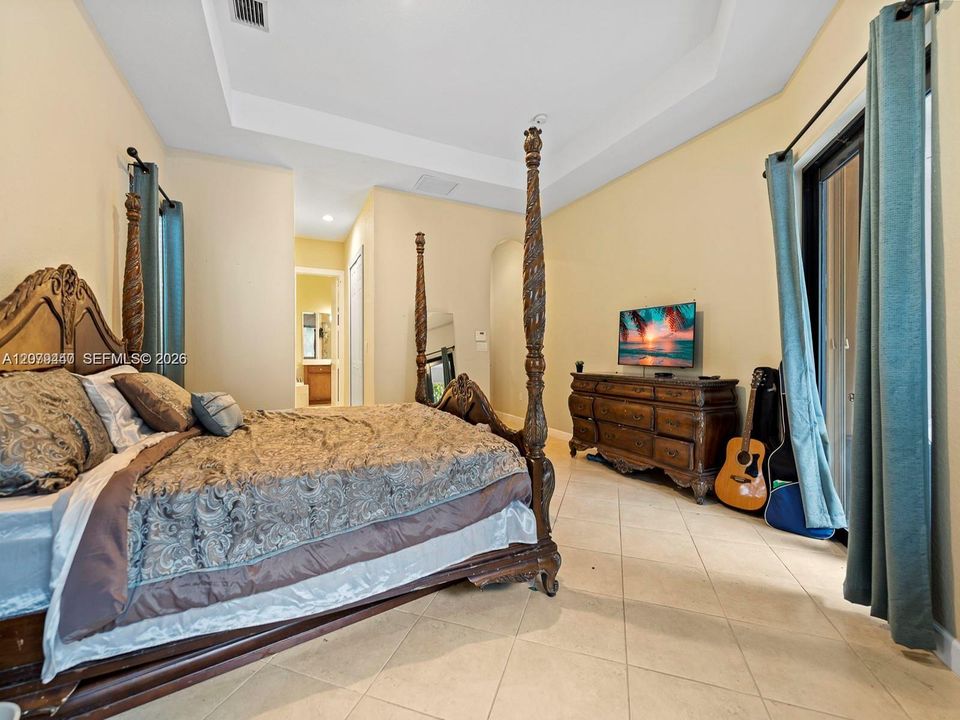 For Sale: $910,000 (5 beds, 4 baths, 3061 Square Feet)