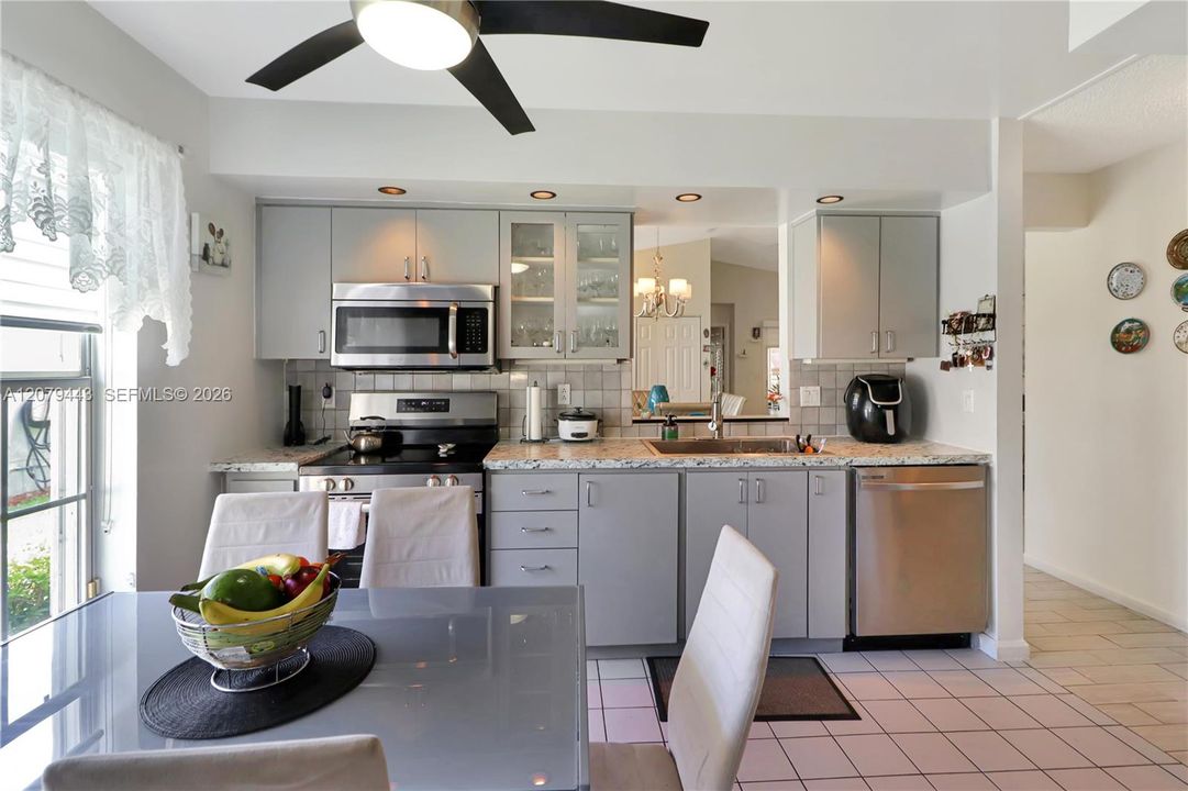 En Venta: $410,000 (3 camas, 2 baños, 1488 Pies cuadrados)