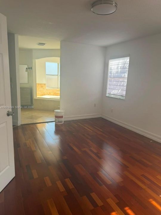For Rent: $4,200 (4 beds, 2 baths, 2416 Square Feet)