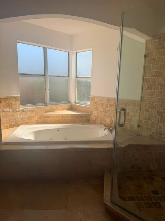 For Rent: $4,200 (4 beds, 2 baths, 2416 Square Feet)