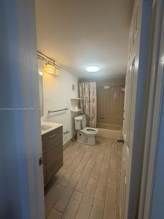 For Rent: $4,200 (4 beds, 2 baths, 2416 Square Feet)