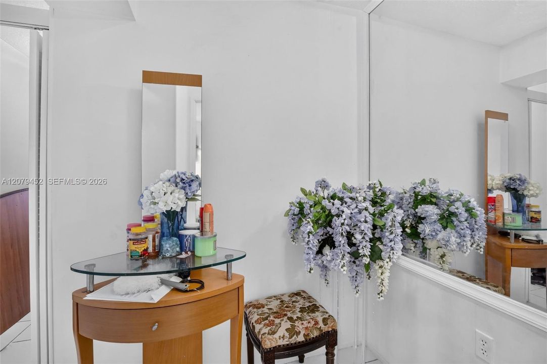 На продажу: $115,000 (1 спален, 1 ванн, 1062 Квадратных фут)