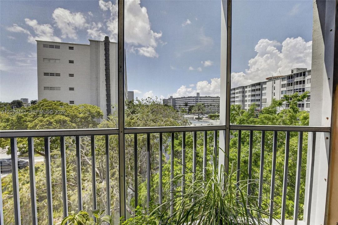 На продажу: $115,000 (1 спален, 1 ванн, 1062 Квадратных фут)