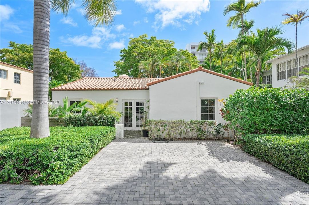 For Rent: $8,500 (3 beds, 2 baths, 1225 Square Feet)