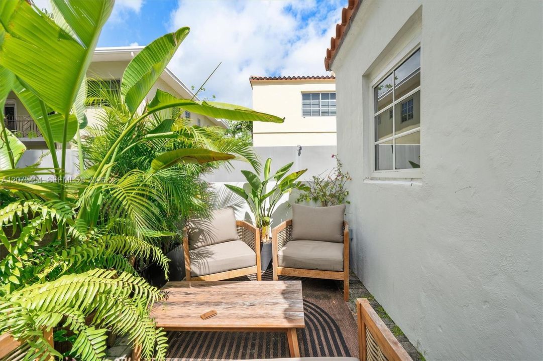 For Rent: $8,500 (3 beds, 2 baths, 1225 Square Feet)