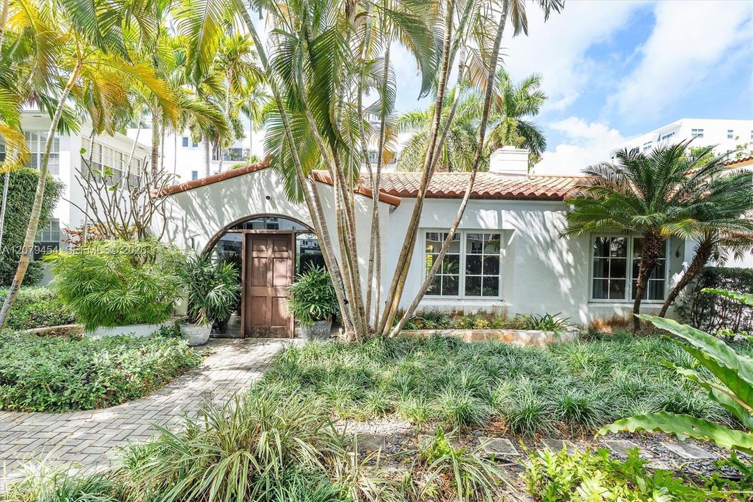 For Rent: $8,500 (3 beds, 2 baths, 1225 Square Feet)