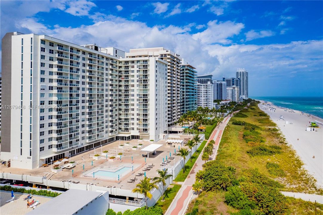 En Venta: $475,000 (1 camas, 2 baños, 824 Pies cuadrados)