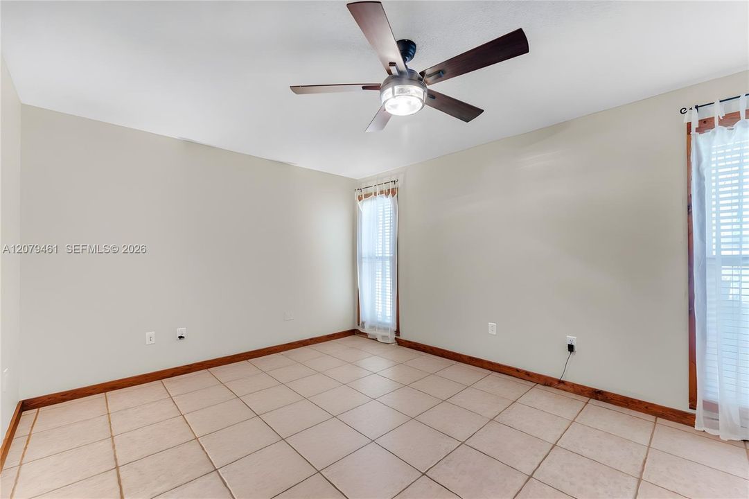 En Venta: $779,000 (4 camas, 2 baños, 2457 Pies cuadrados)