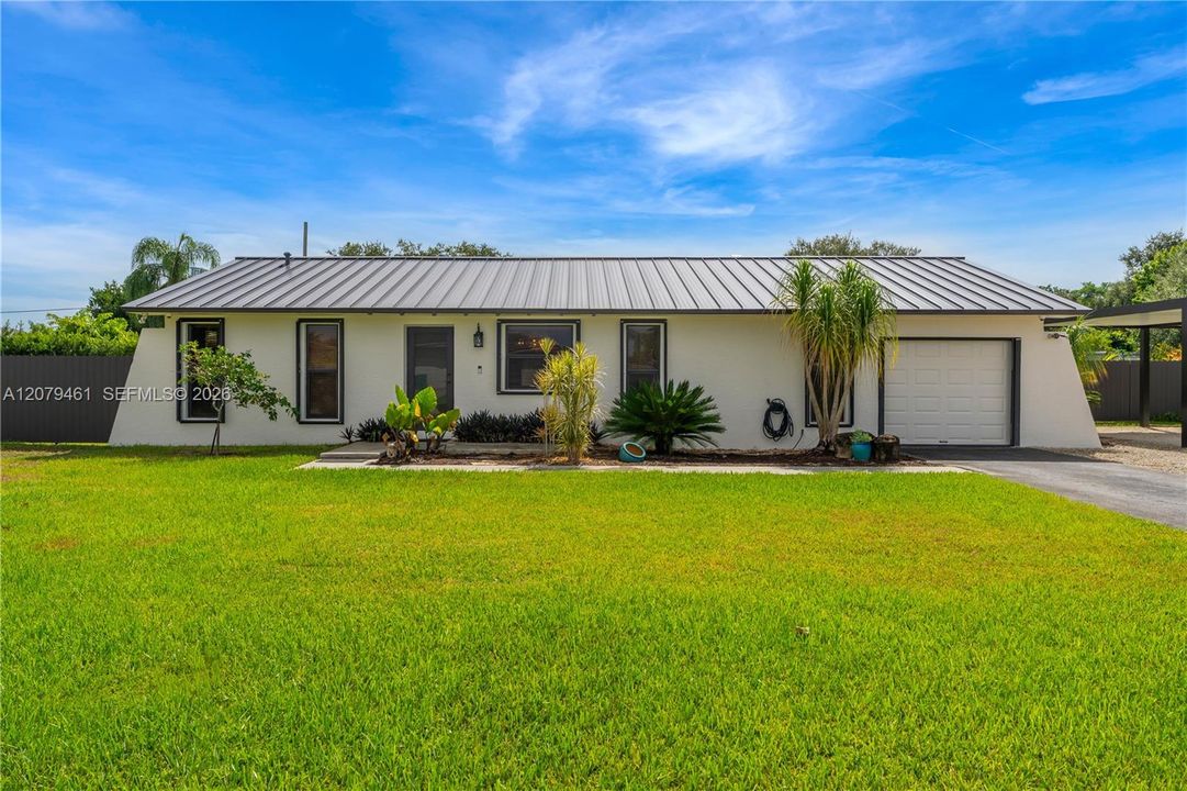 NEWLY PAINTED EXTERIOR FOR CURB APPEAL
