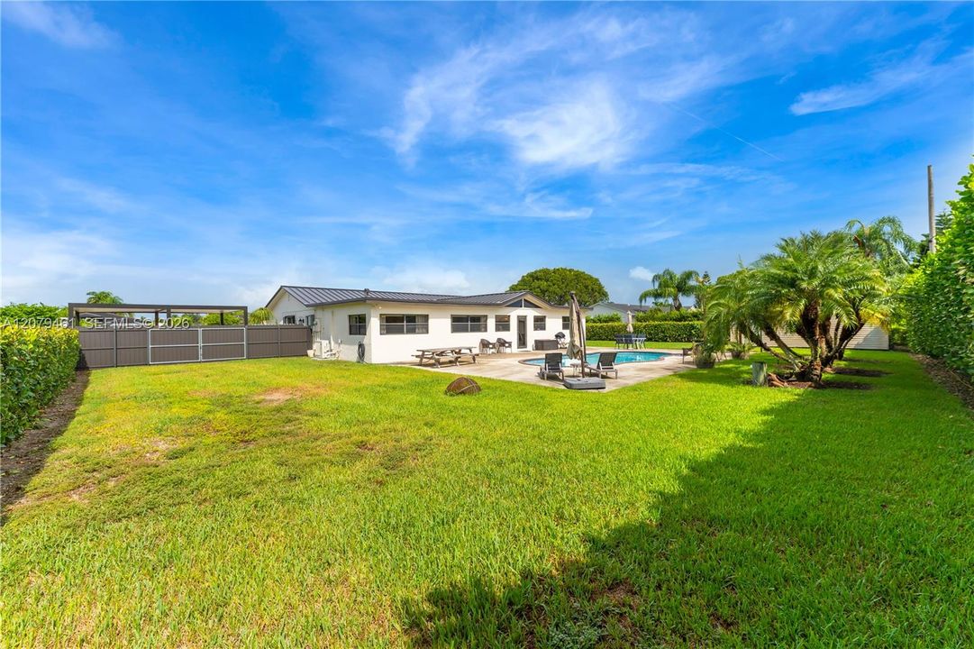 En Venta: $779,000 (4 camas, 2 baños, 2457 Pies cuadrados)