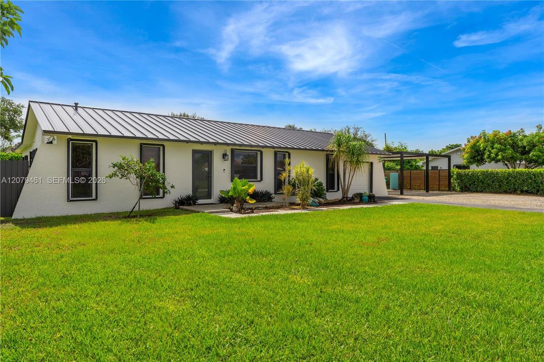 En Venta: $779,000 (4 camas, 2 baños, 2457 Pies cuadrados)