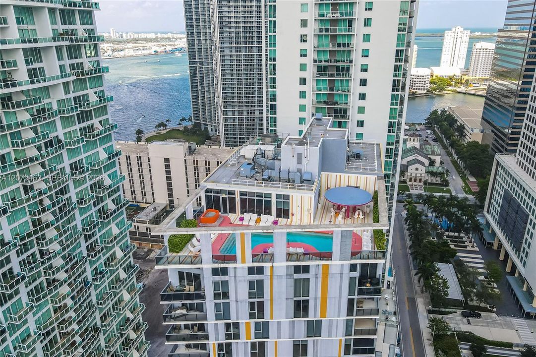 For Sale: $520,000 (2 beds, 2 baths, 1086 Square Feet)