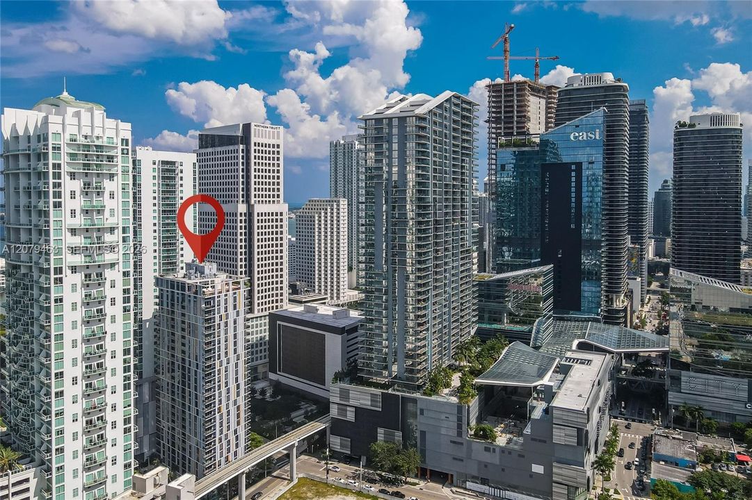For Sale: $520,000 (2 beds, 2 baths, 1086 Square Feet)