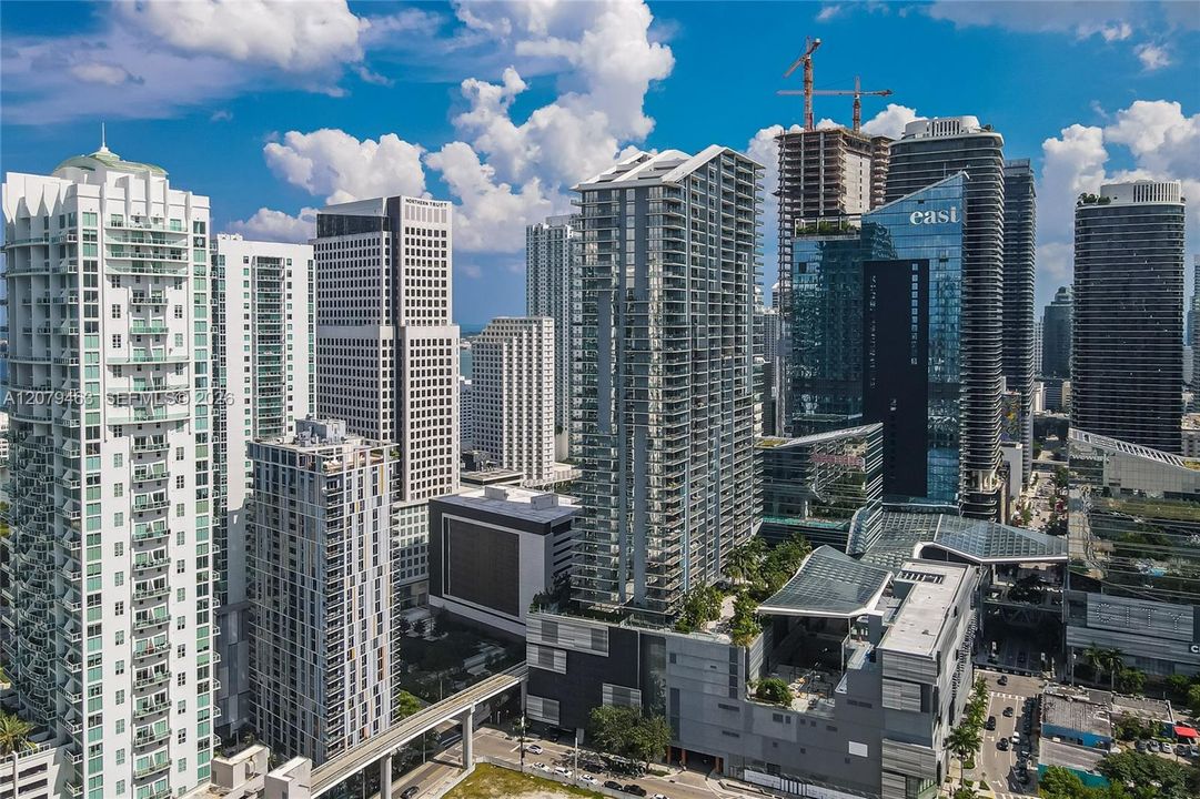 For Sale: $520,000 (2 beds, 2 baths, 1086 Square Feet)