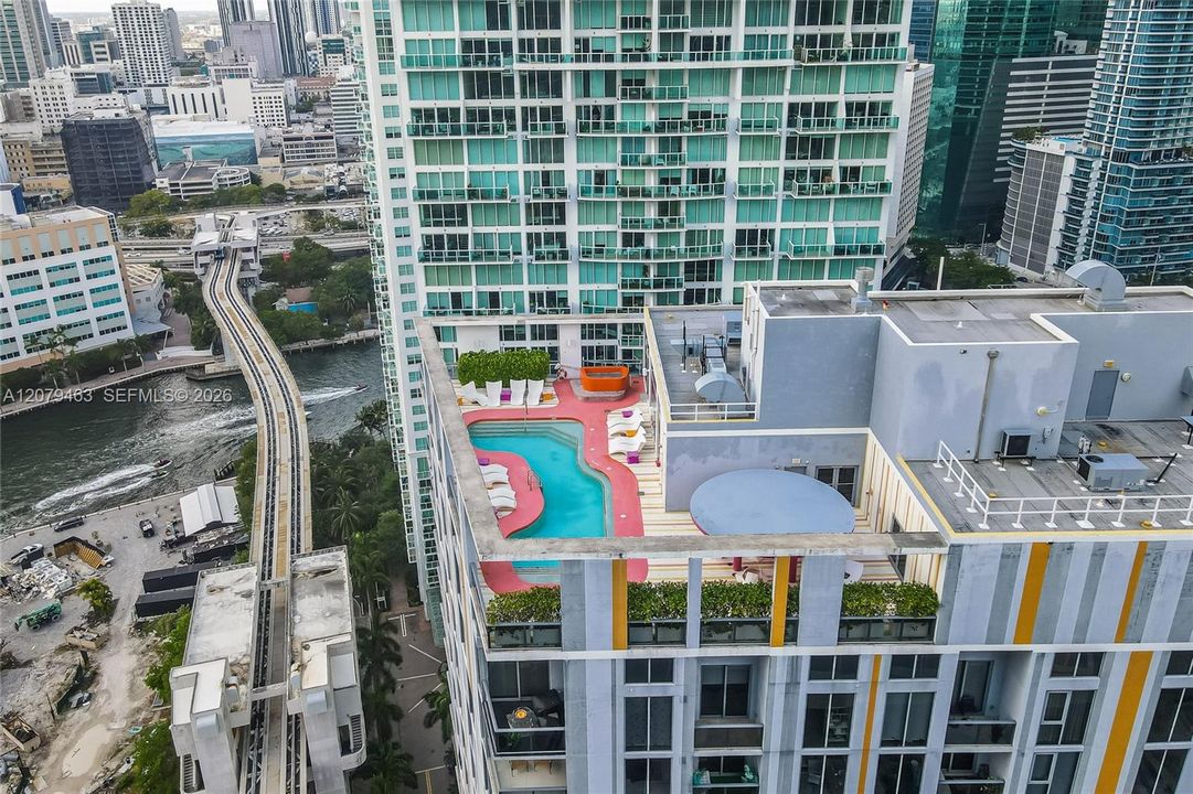 For Sale: $520,000 (2 beds, 2 baths, 1086 Square Feet)