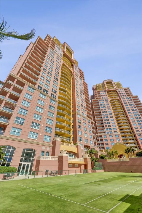 For Sale: $1,999,500 (3 beds, 2 baths, 2623 Square Feet)