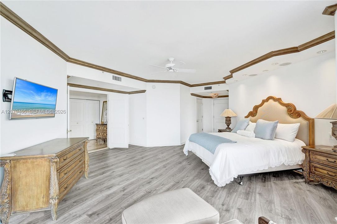 For Sale: $1,999,500 (3 beds, 2 baths, 2623 Square Feet)