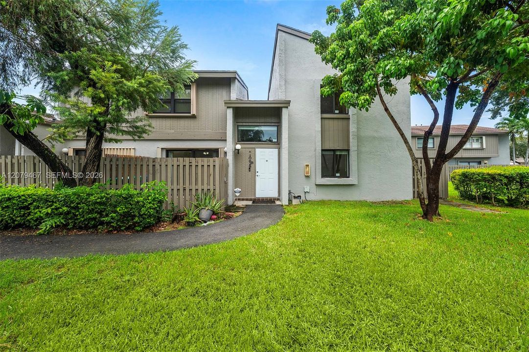 For Rent: $3,150 (3 beds, 2 baths, 1400 Square Feet)