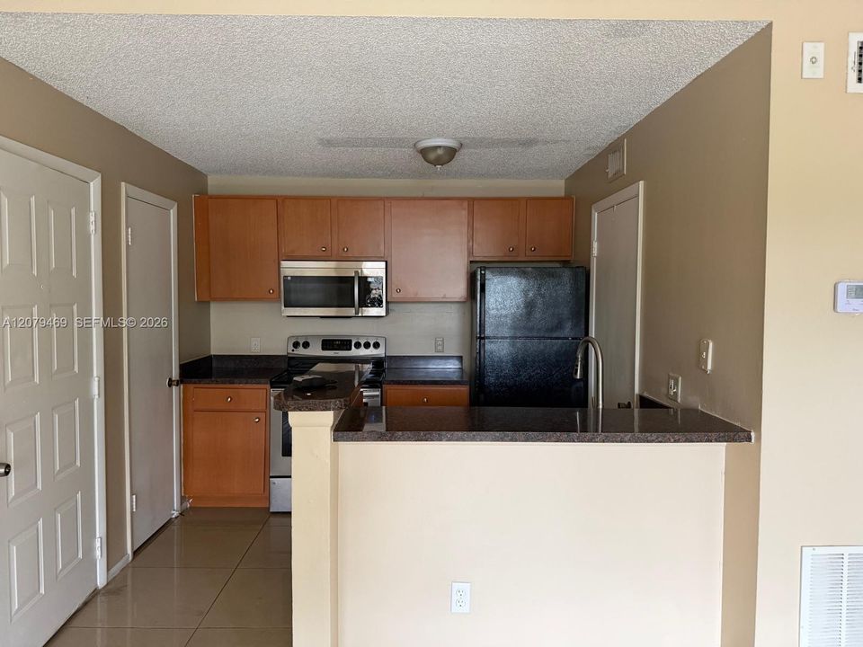 For Rent: $1,425 (1 beds, 1 baths, 600 Square Feet)