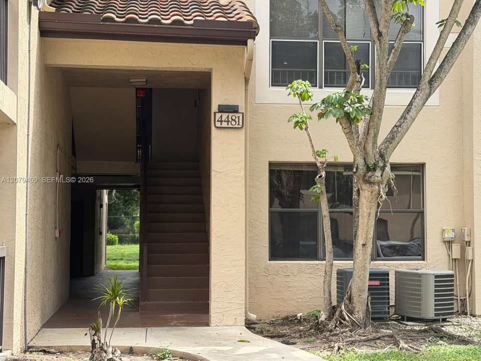 For Rent: $1,425 (1 beds, 1 baths, 600 Square Feet)