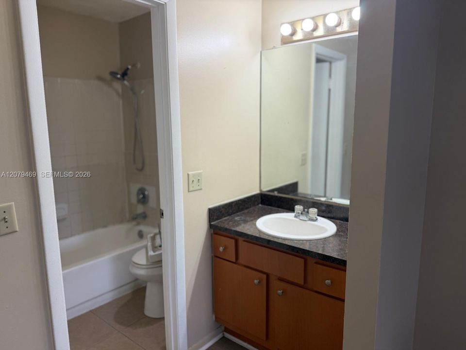 For Rent: $1,425 (1 beds, 1 baths, 600 Square Feet)
