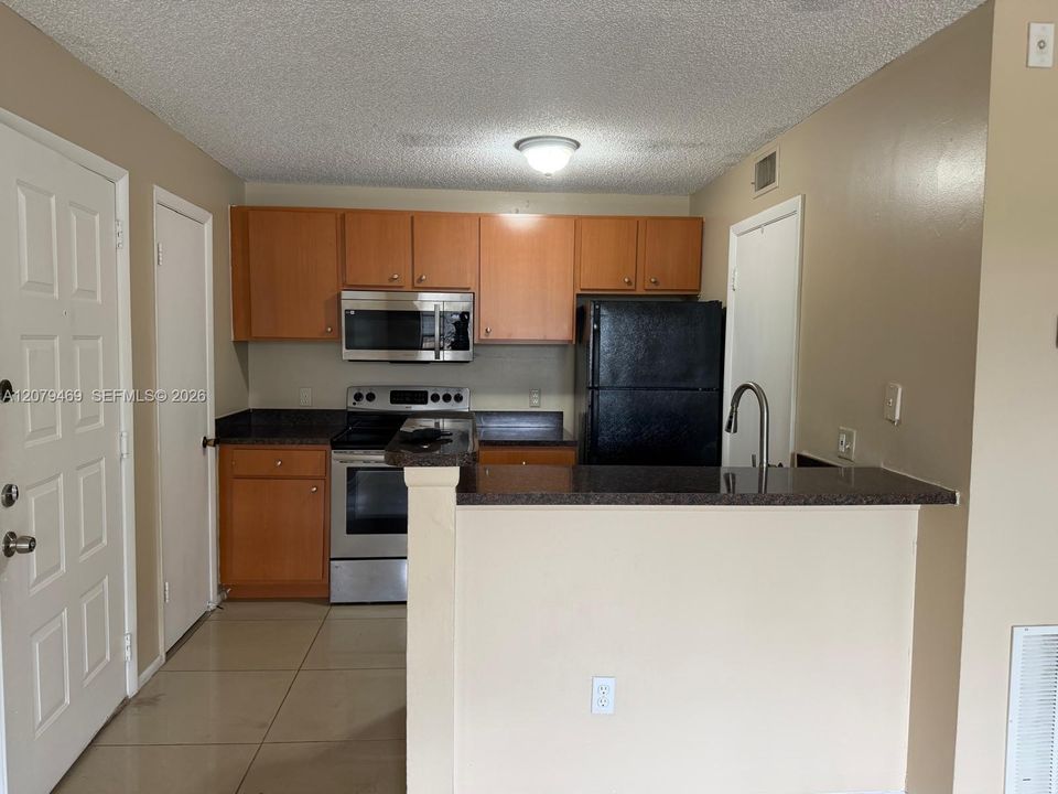 For Rent: $1,425 (1 beds, 1 baths, 600 Square Feet)