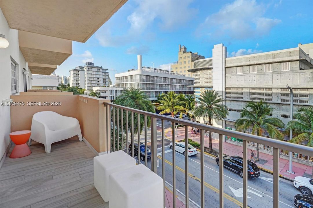 For Rent: $3,800 (2 beds, 2 baths, 1015 Square Feet)