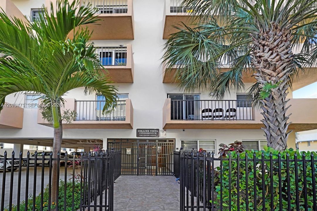 For Rent: $3,800 (2 beds, 2 baths, 1015 Square Feet)