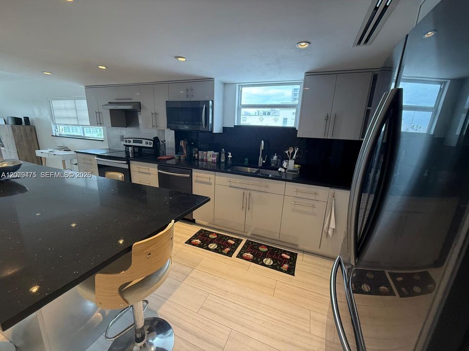 For Rent: $3,800 (2 beds, 2 baths, 1015 Square Feet)