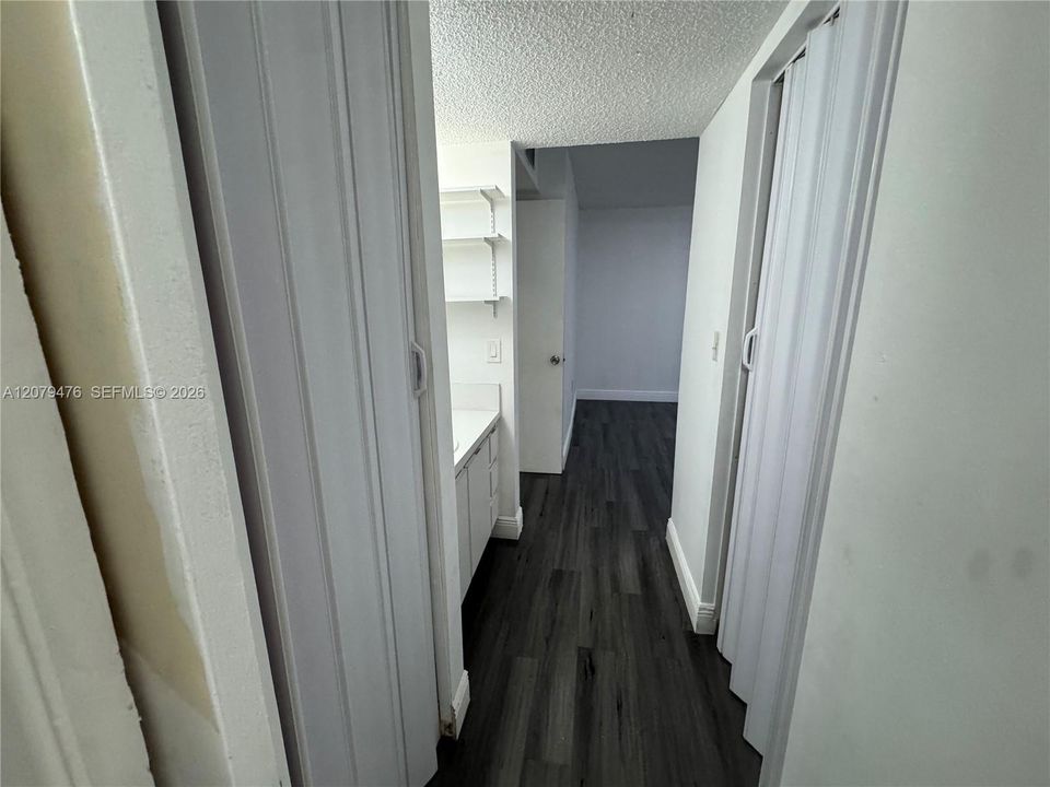 For Rent: $2,000 (1 beds, 1 baths, 721 Square Feet)