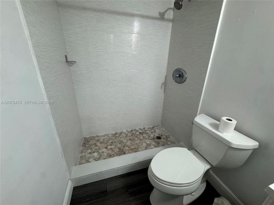 For Rent: $2,000 (1 beds, 1 baths, 721 Square Feet)