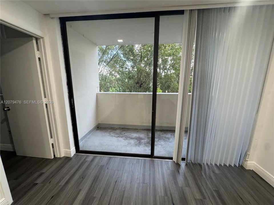 For Rent: $2,000 (1 beds, 1 baths, 721 Square Feet)