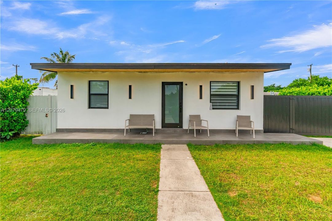 For Rent: $2,790 (2 beds, 1 baths, 720 Square Feet)