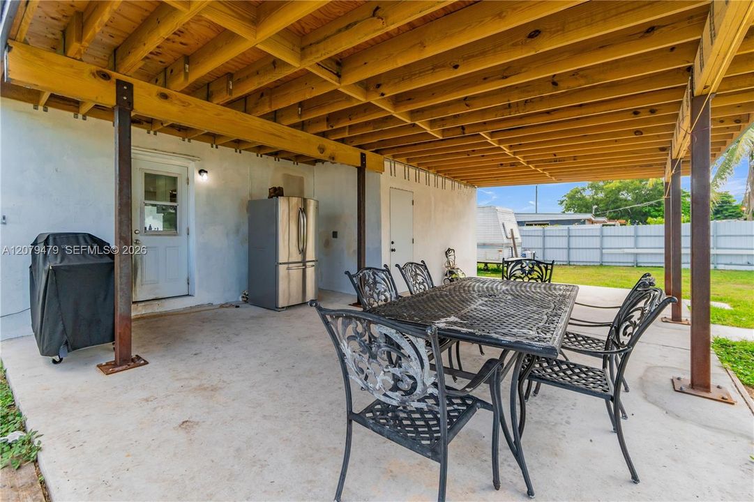 For Rent: $2,790 (2 beds, 1 baths, 720 Square Feet)